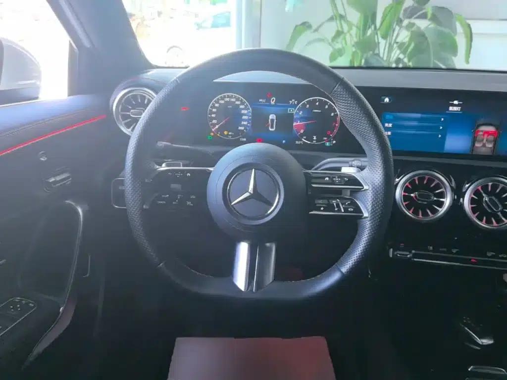 2023 Mercedes-Benz A-Class A 200 L Fashion Edition — миниатюра 11