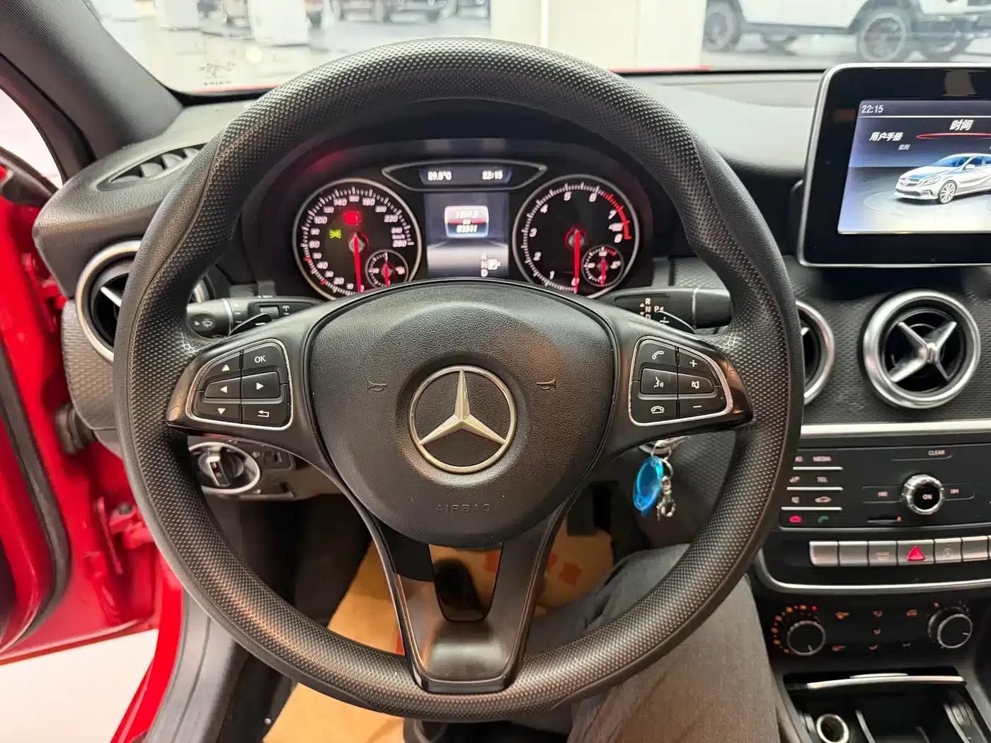 Imported Mercedes-Benz A-Class 2016 A 180 — миниатюра 11