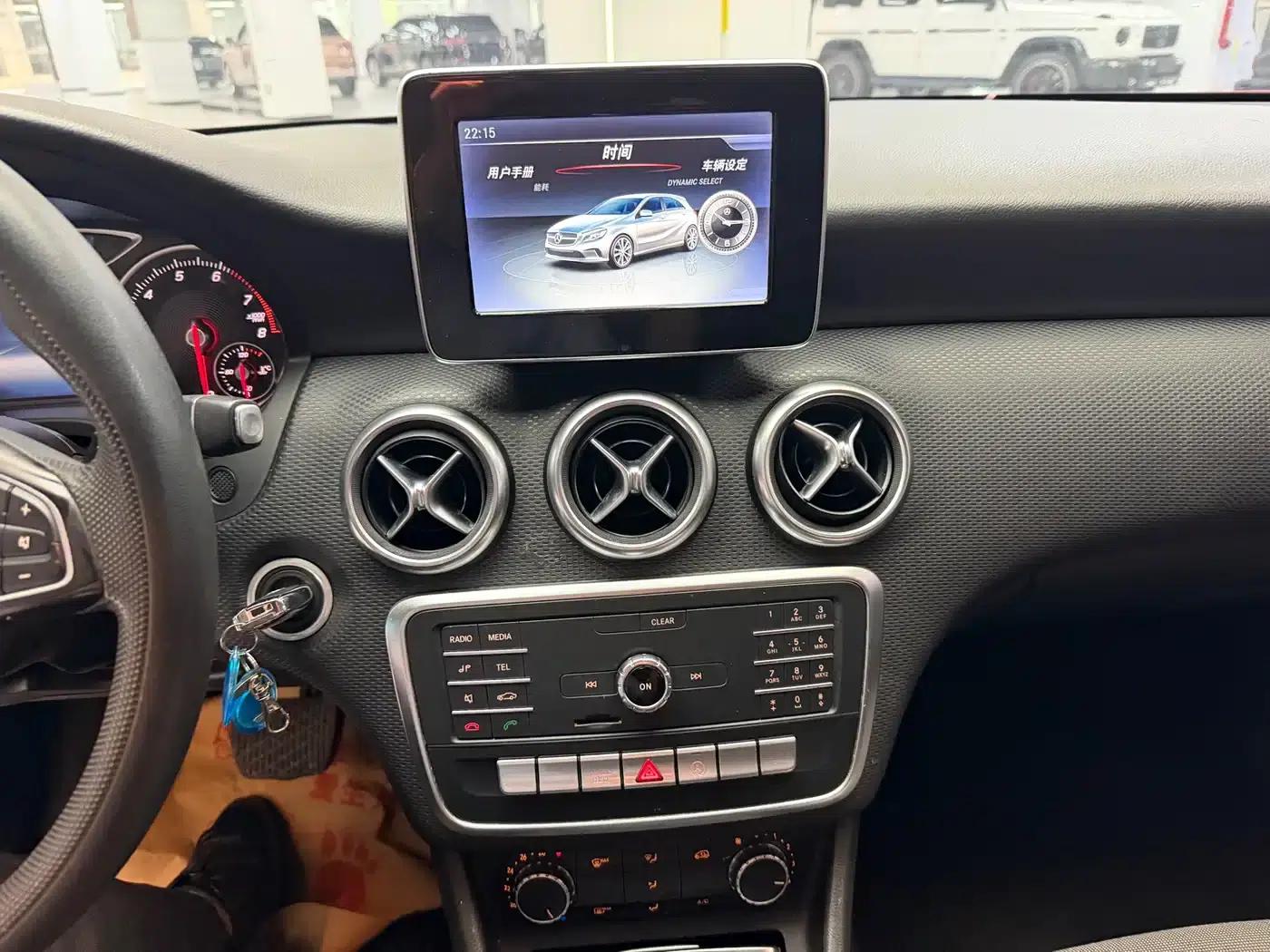 Imported Mercedes-Benz A-Class 2016 A 180 — миниатюра 10