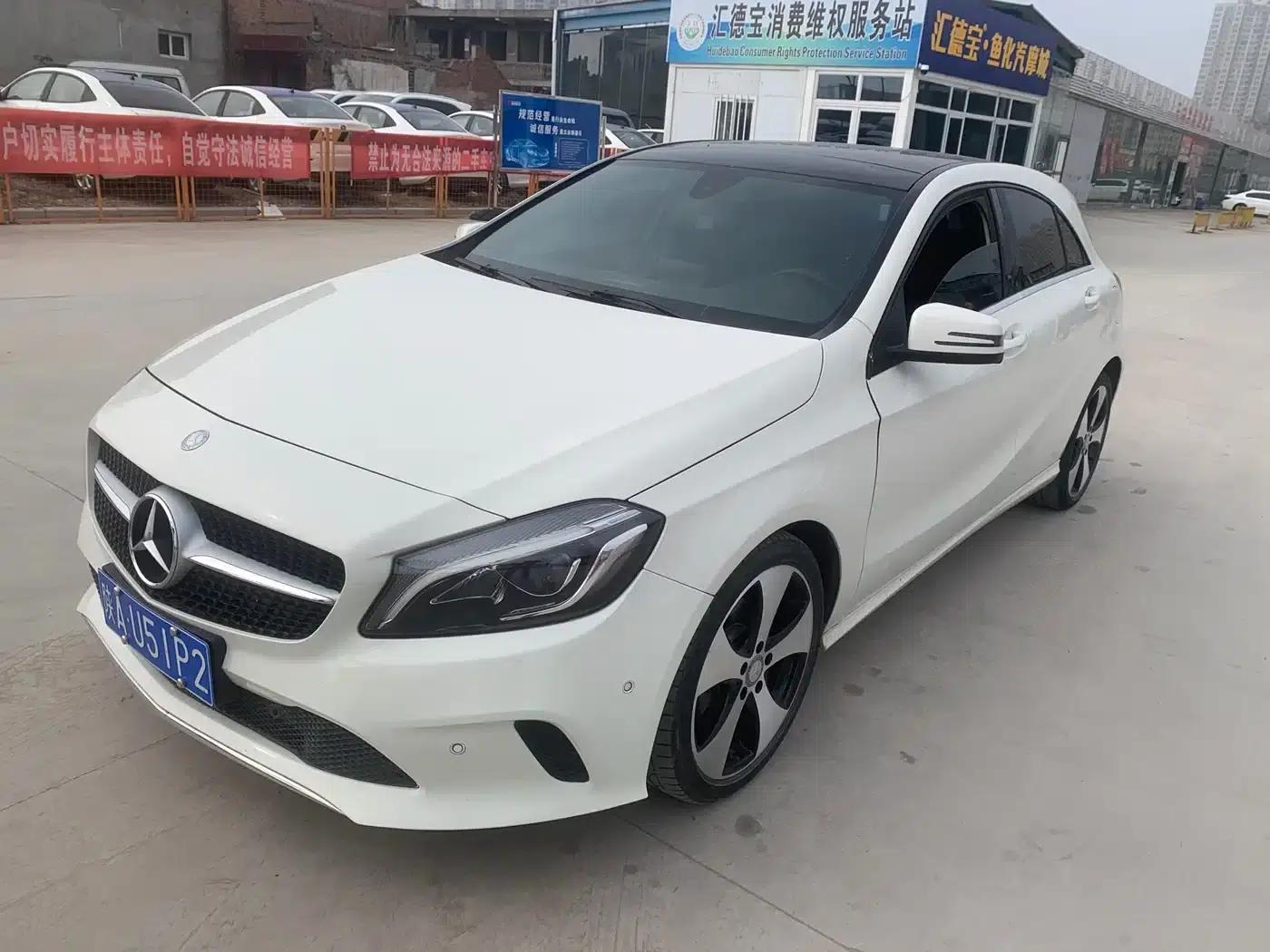 2016 Mercedes-Benz A-Class Imported Model A 200 Fashion Edition — миниатюра 1