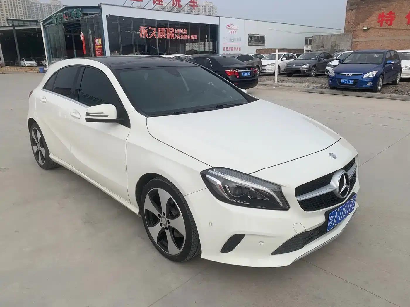 2016 Mercedes-Benz A-Class Imported Model A 200 Fashion Edition — миниатюра 3