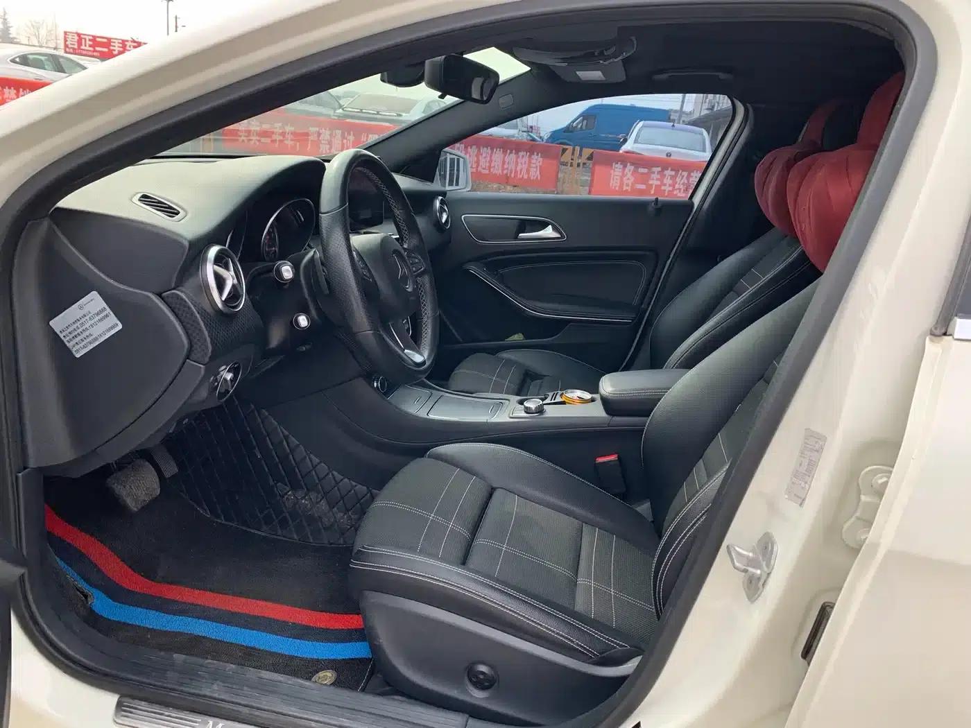 2016 Mercedes-Benz A-Class Imported Model A 200 Fashion Edition — миниатюра 4