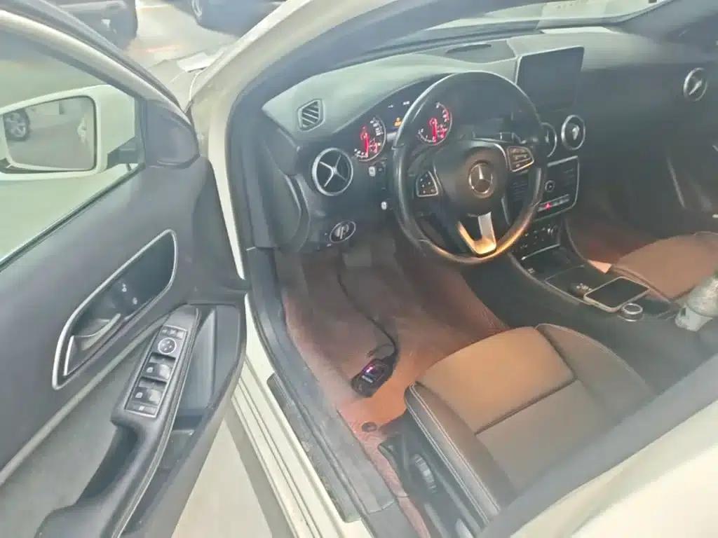 2016 Mercedes-Benz A-Class Imported Model A 200 Dynamic — миниатюра 16