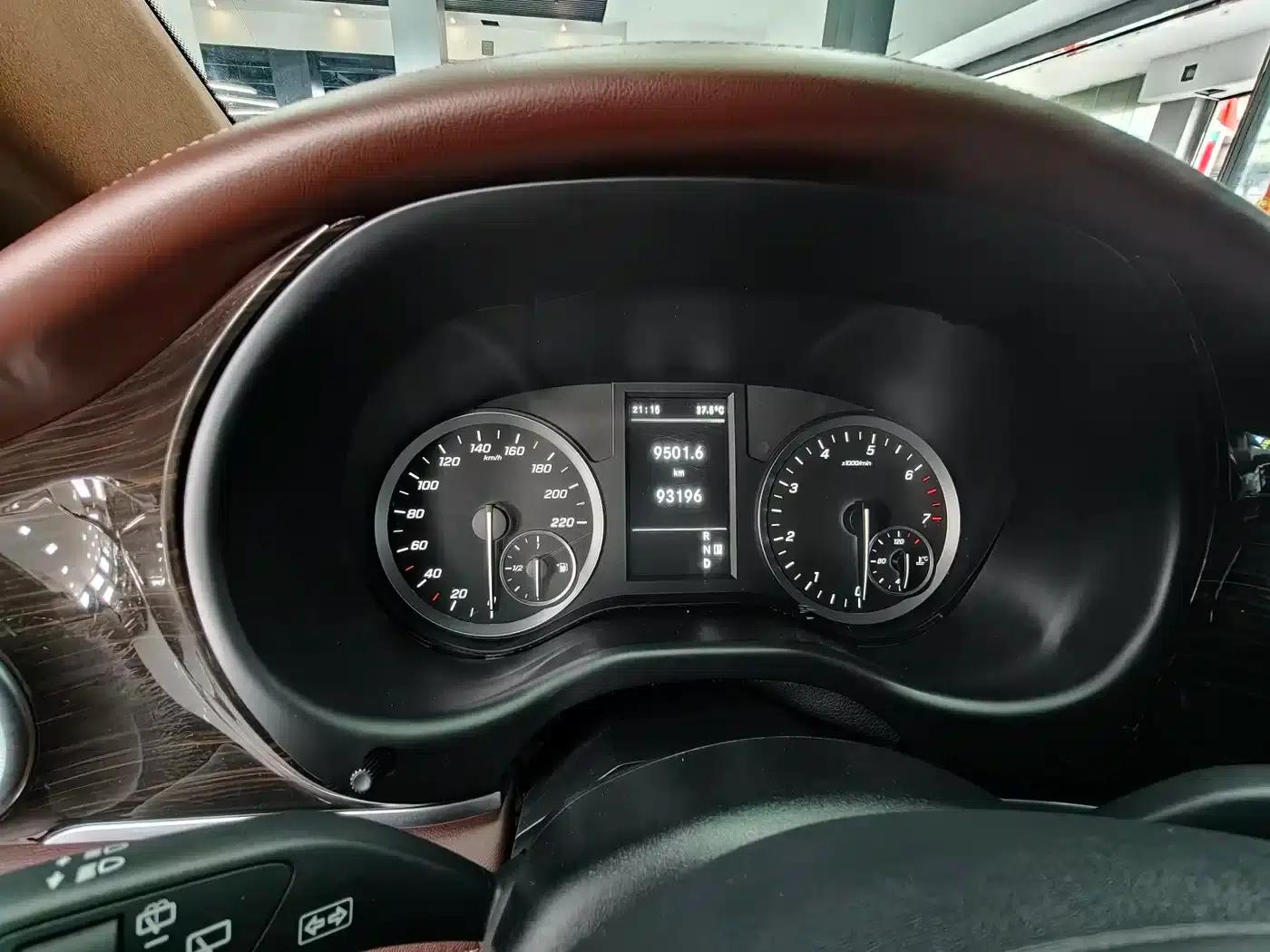 Vito 2021 2.0T Business Edition 7-seater — миниатюра 6