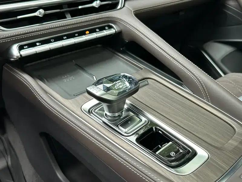 Geely Xingyue L 2026 2.0TD High-Power Automatic Two-Wheel Drive Oriental Yaoxiao Han Edition — миниатюра 19