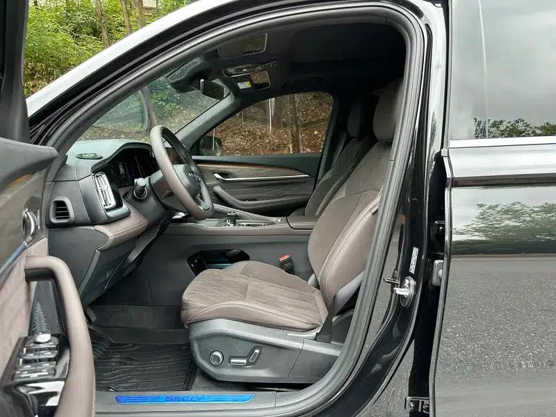 Geely Xingyue L 2026 2.0TD High-Power Automatic Two-Wheel Drive Oriental Yaoxiao Han Edition — миниатюра 20