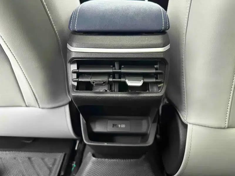 Geely Emgrand 2022 4th Generation 1.5L CVT Flagship Edition — миниатюра 12