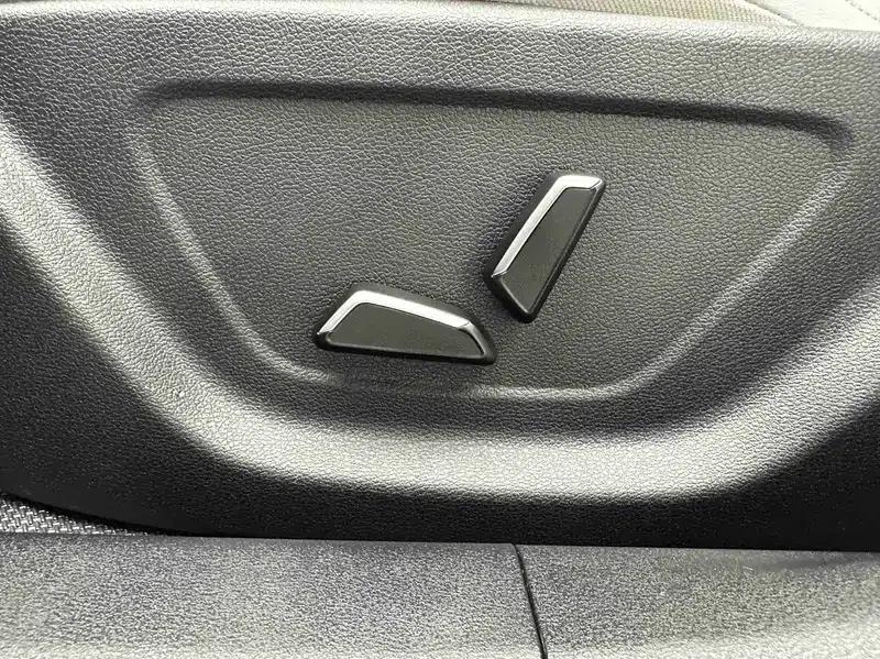 Geely Emgrand 2022 4th Generation 1.5L CVT Flagship Edition — миниатюра 13