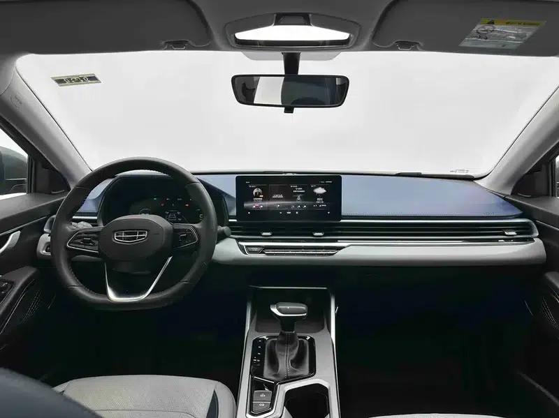 Geely Emgrand 2022 4th Generation 1.5L CVT Flagship Edition — миниатюра 16