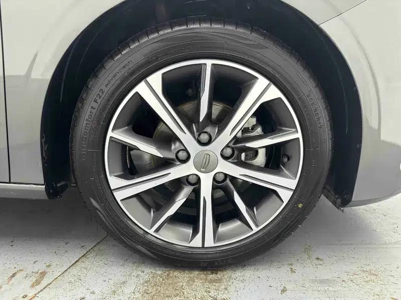 Geely Emgrand 2022 4th Generation 1.5L CVT Flagship Edition — миниатюра 6