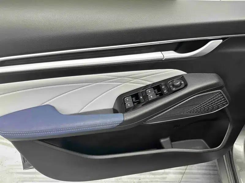 Geely Emgrand 2022 4th Generation 1.5L CVT Flagship Edition — миниатюра 8