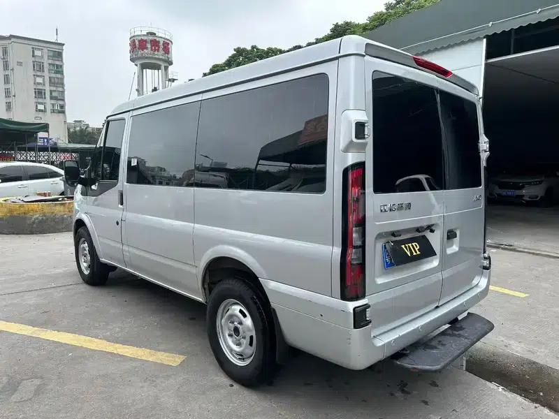 Fushun 2023 2.0T Manual Diesel Short Wheelbase Low Roof Commercial Passenger Van, 6 Seats, Double Tailgate — миниатюра 3