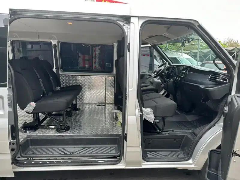 Fushun 2023 2.0T Manual Diesel Short Wheelbase Low Roof Commercial Passenger Van, 6 Seats, Double Tailgate — миниатюра 8