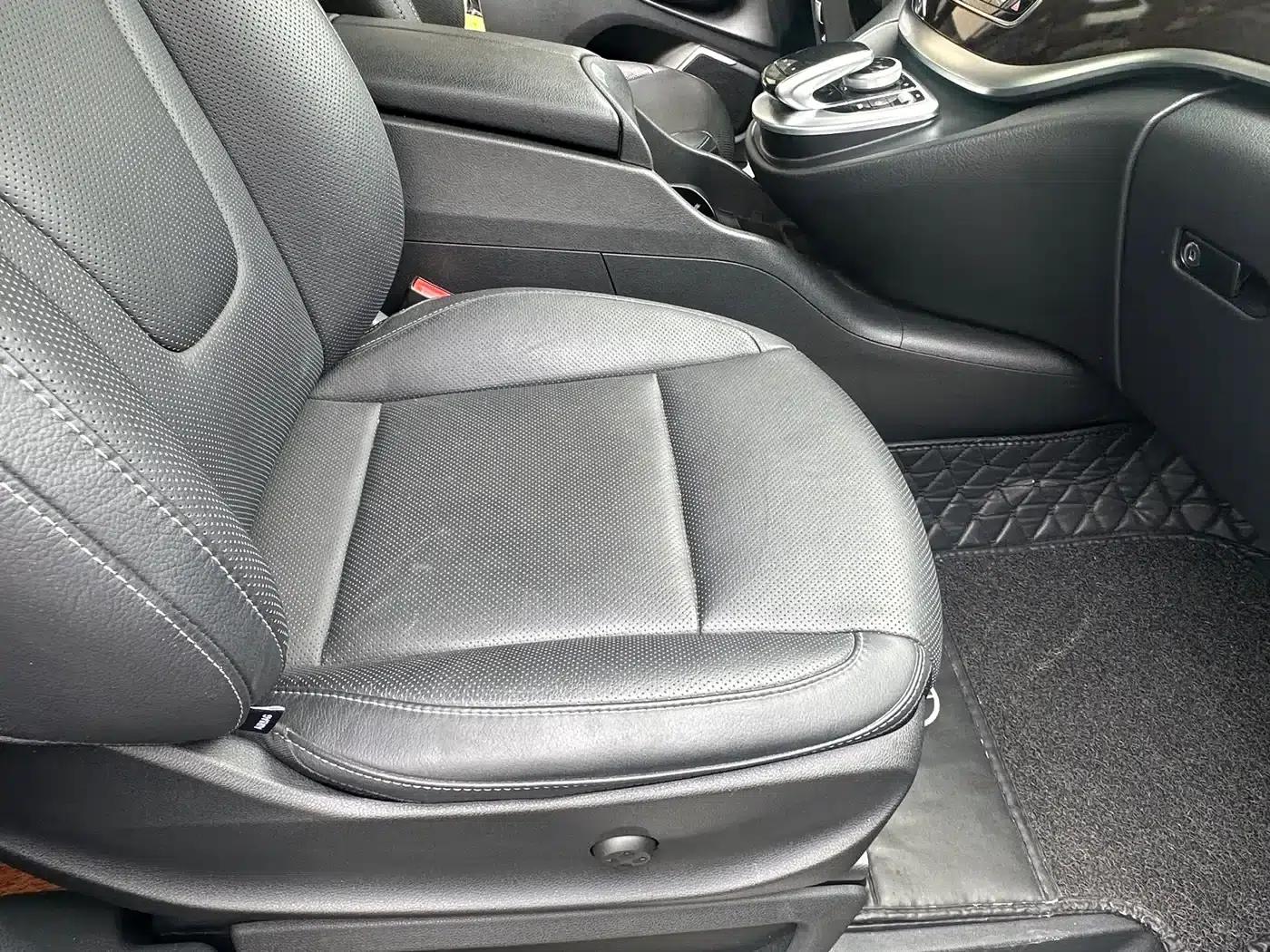Mercedes-Benz V-Class 2018 V 260 L Premium Extended Edition (China VI Emission Standard) — миниатюра 23