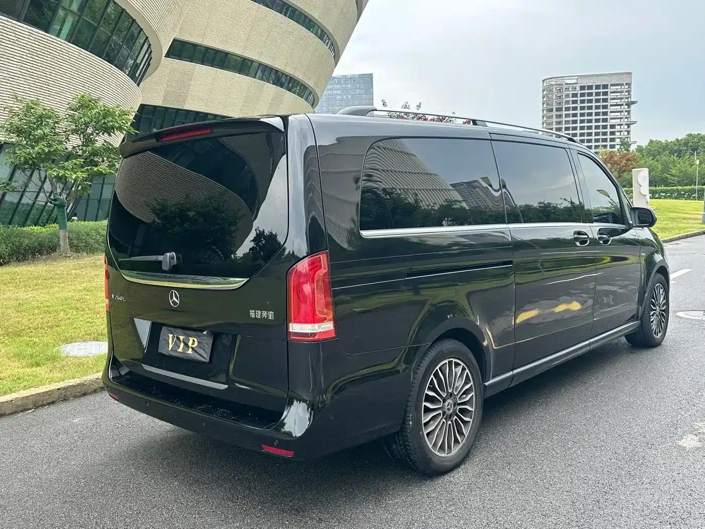 Mercedes-Benz V-Class 2018 V 260 L Premium Extended Edition (China VI Emission Standard) — миниатюра 4
