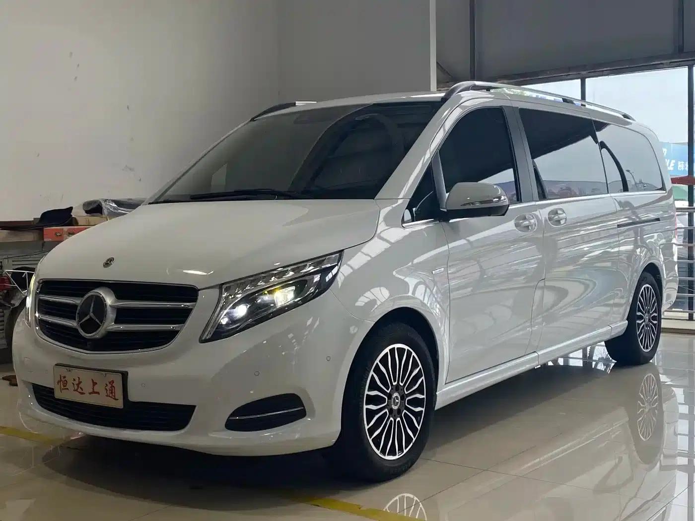 Mercedes-Benz V-Class 2018 V 260 L Premium Extended Edition (China VI Emission Standard) — миниатюра 1