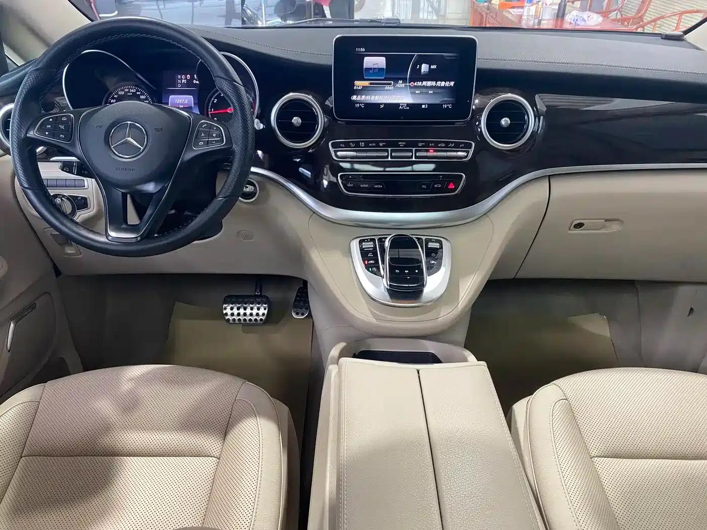 Mercedes-Benz V-Class 2018 V 260 L Premium Extended Edition (China VI Emission Standard) — миниатюра 11
