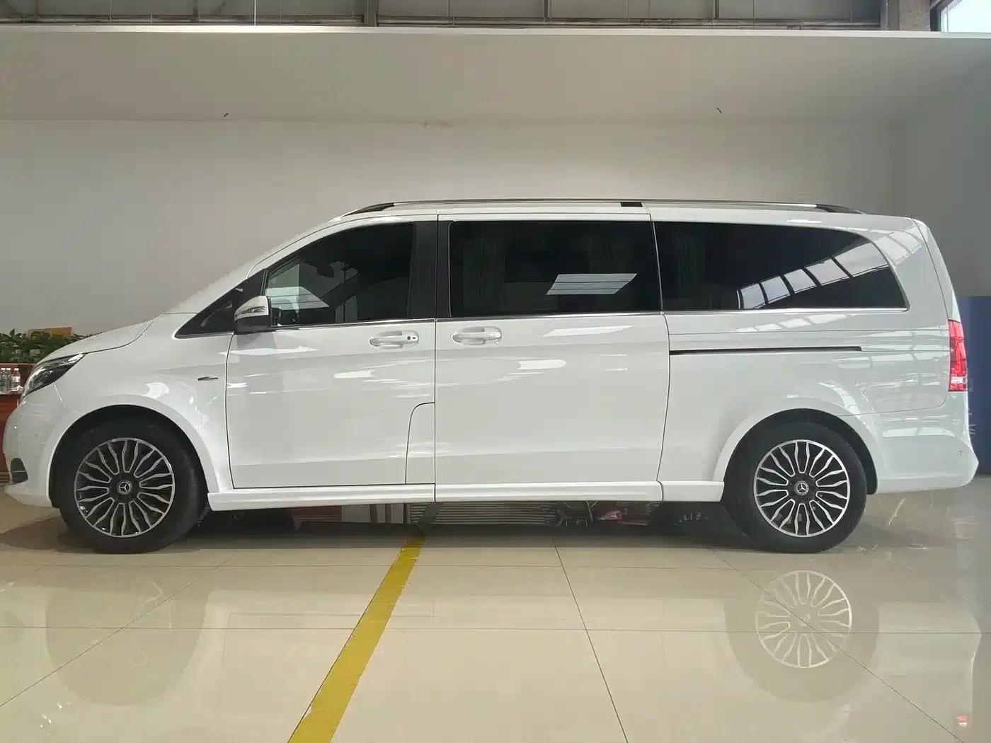 Mercedes-Benz V-Class 2018 V 260 L Premium Extended Edition (China VI Emission Standard) — миниатюра 3