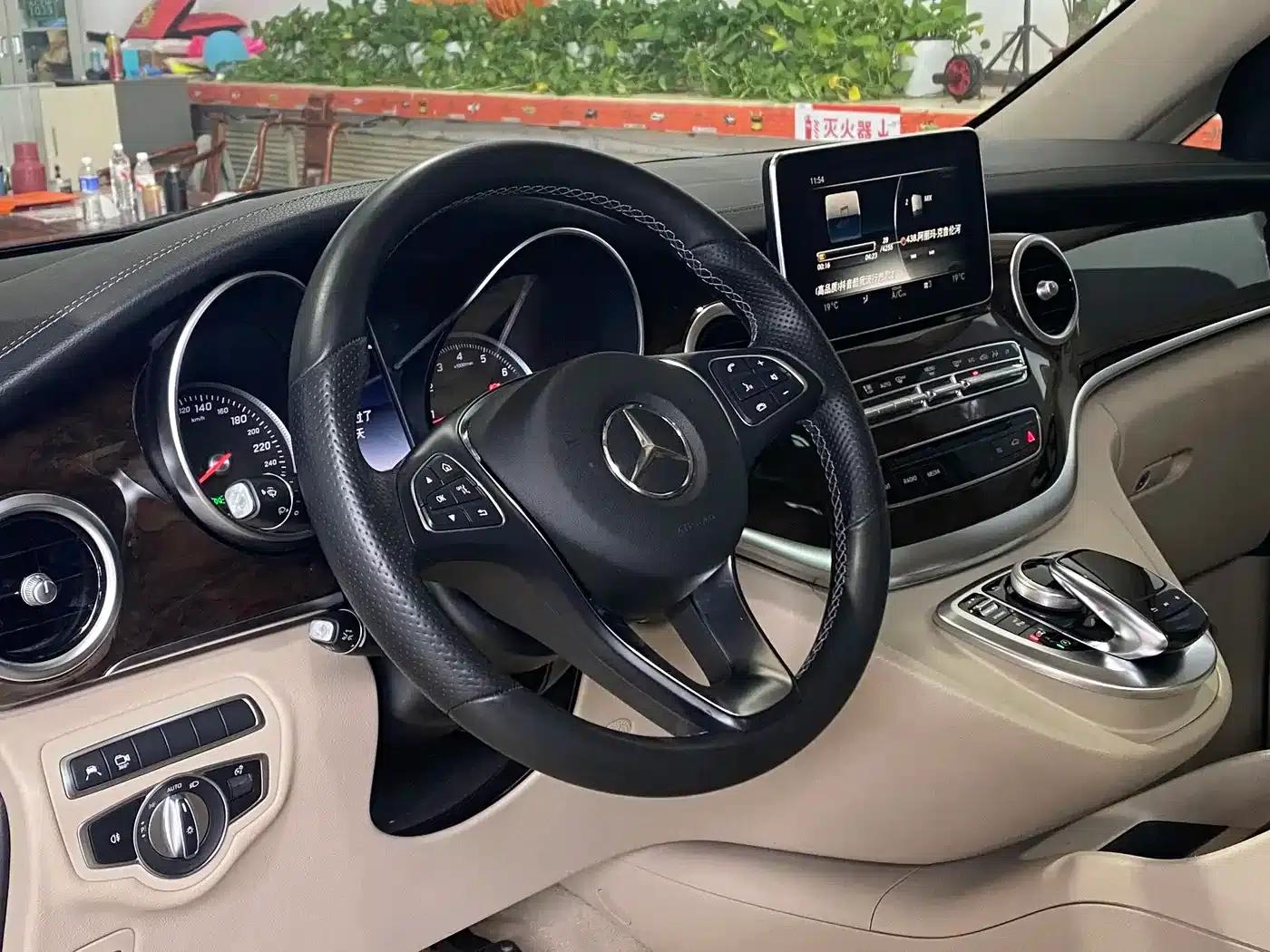 Mercedes-Benz V-Class 2018 V 260 L Premium Extended Edition (China VI Emission Standard) — миниатюра 4