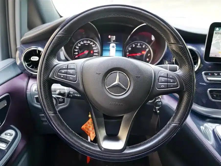 Mercedes-Benz V-Class 2021 V 260 L Long Wheelbase Premium Edition — миниатюра 11