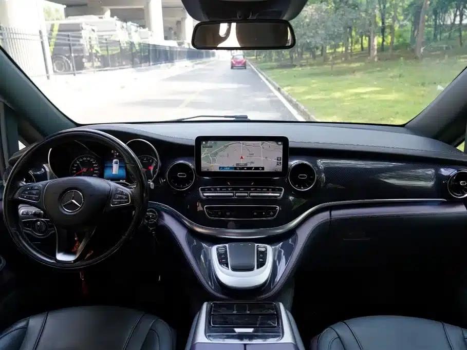 Mercedes-Benz V-Class 2021 V 260 L Long Wheelbase Premium Edition — миниатюра 3
