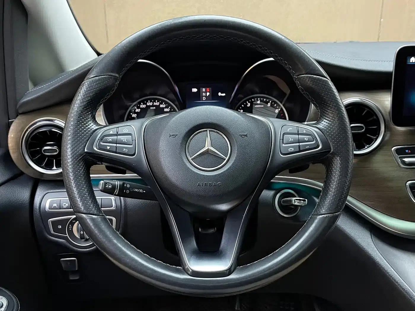 Mercedes-Benz V-Class 2020 V 260 Premium Edition — миниатюра 11
