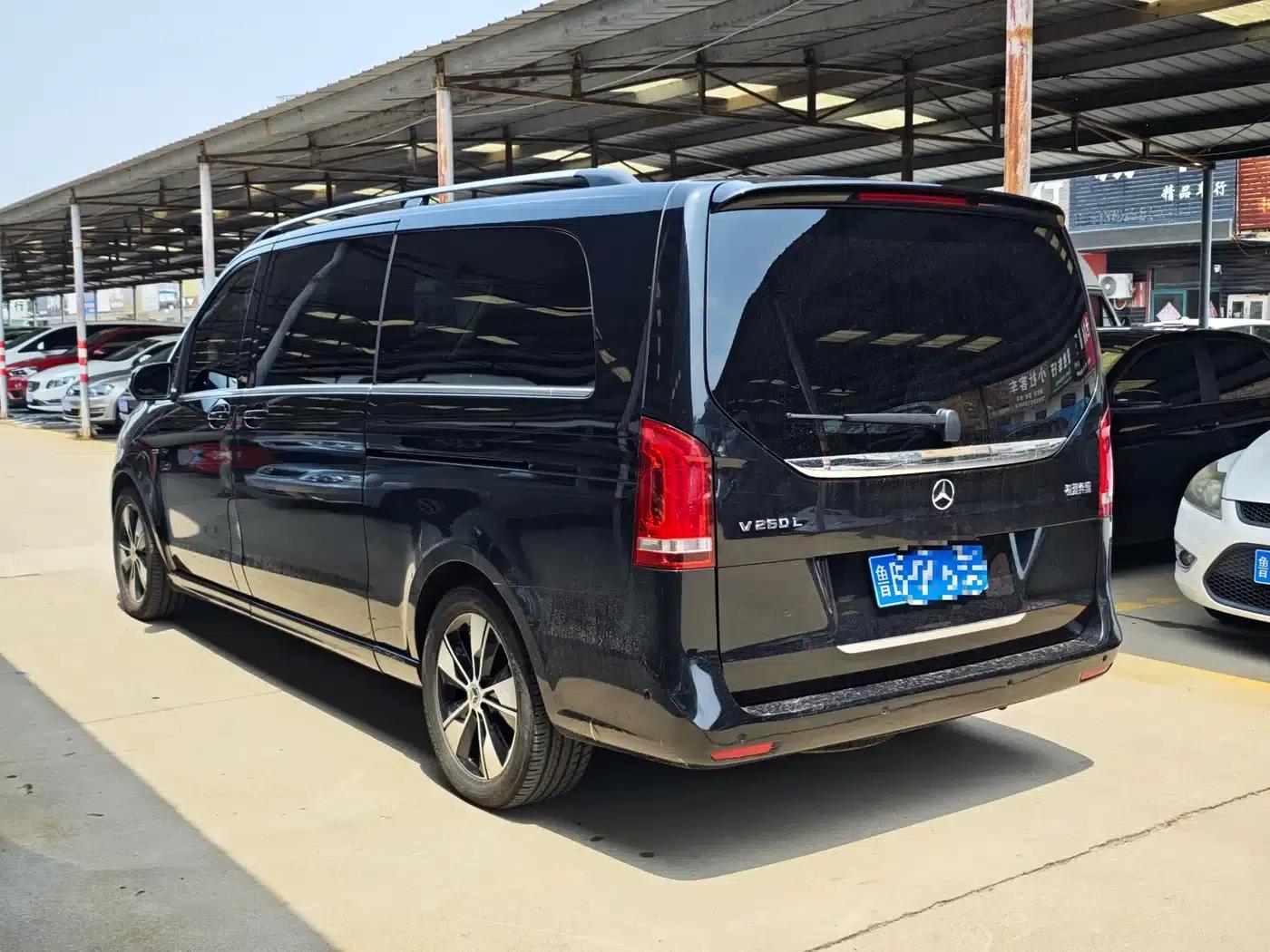 Mercedes-Benz V-Class 2022 V 260 L Long Wheelbase Premium Edition — миниатюра 12