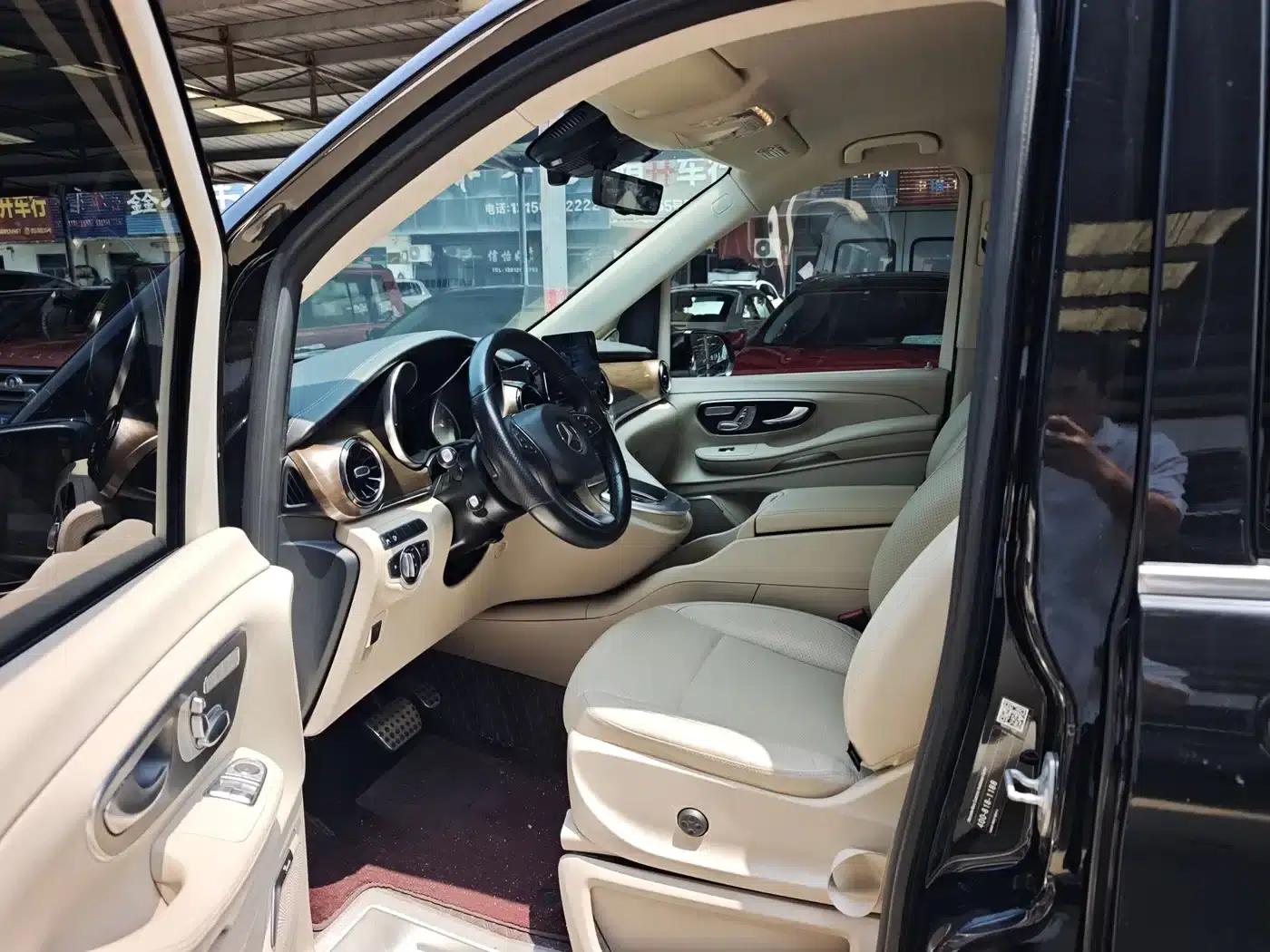 Mercedes-Benz V-Class 2022 V 260 L Long Wheelbase Premium Edition — миниатюра 6