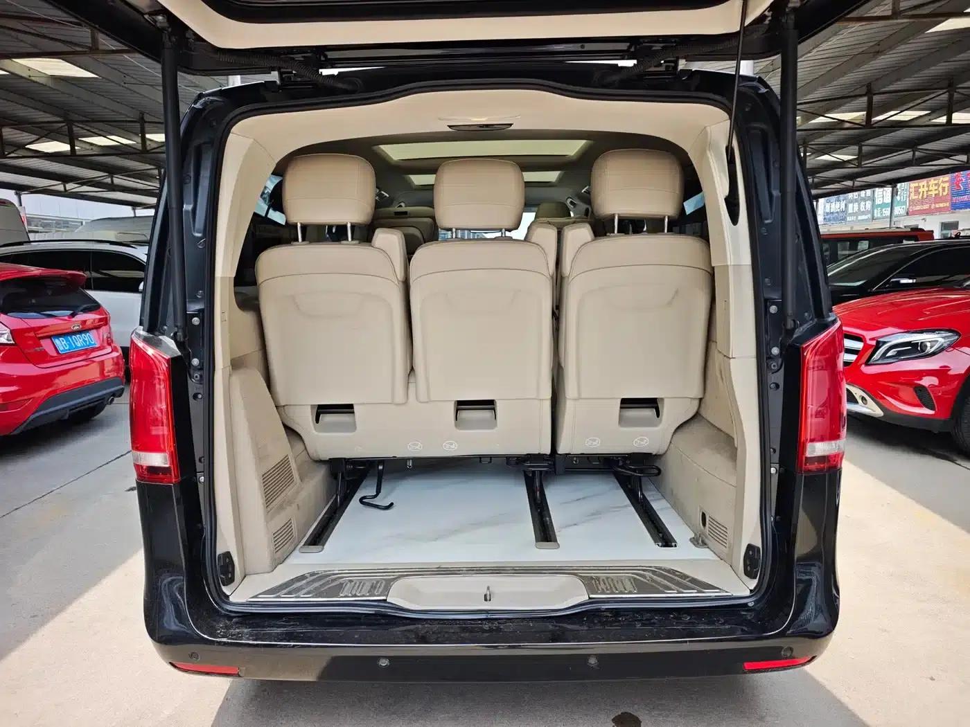Mercedes-Benz V-Class 2022 V 260 L Long Wheelbase Premium Edition — миниатюра 10