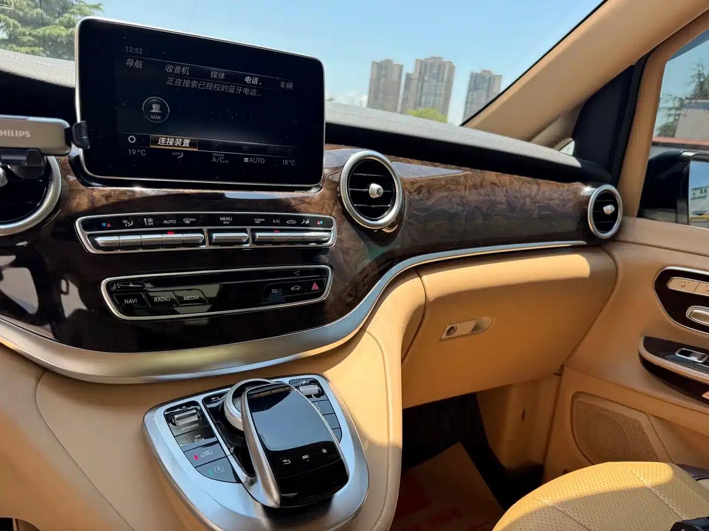 Mercedes-Benz V-Class 2018 V 260 L Premium Extended Edition (China VI Emission Standard) — миниатюра 20
