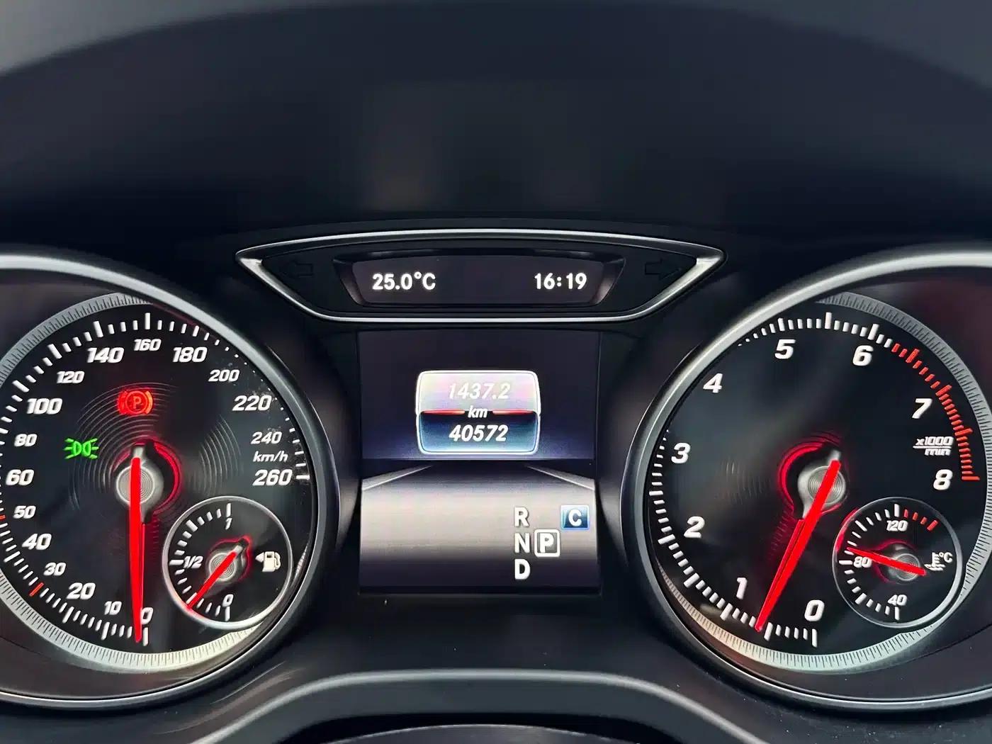 2019 Mercedes-Benz GLA 200 Dynamic — миниатюра 23