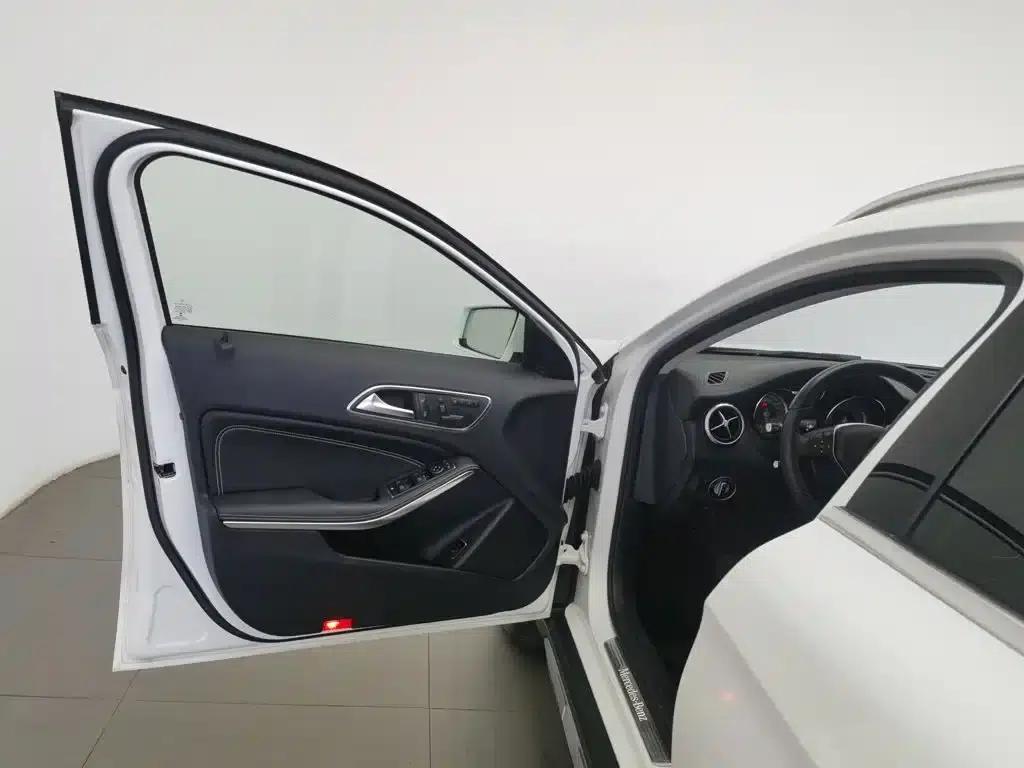 2015 Mercedes-Benz GLA 220 4MATIC Luxury — миниатюра 8