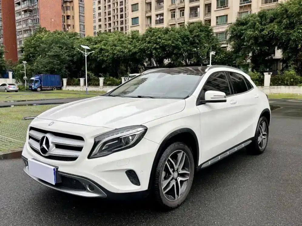2016 Mercedes-Benz GLA 200 Fashion Edition — миниатюра 1
