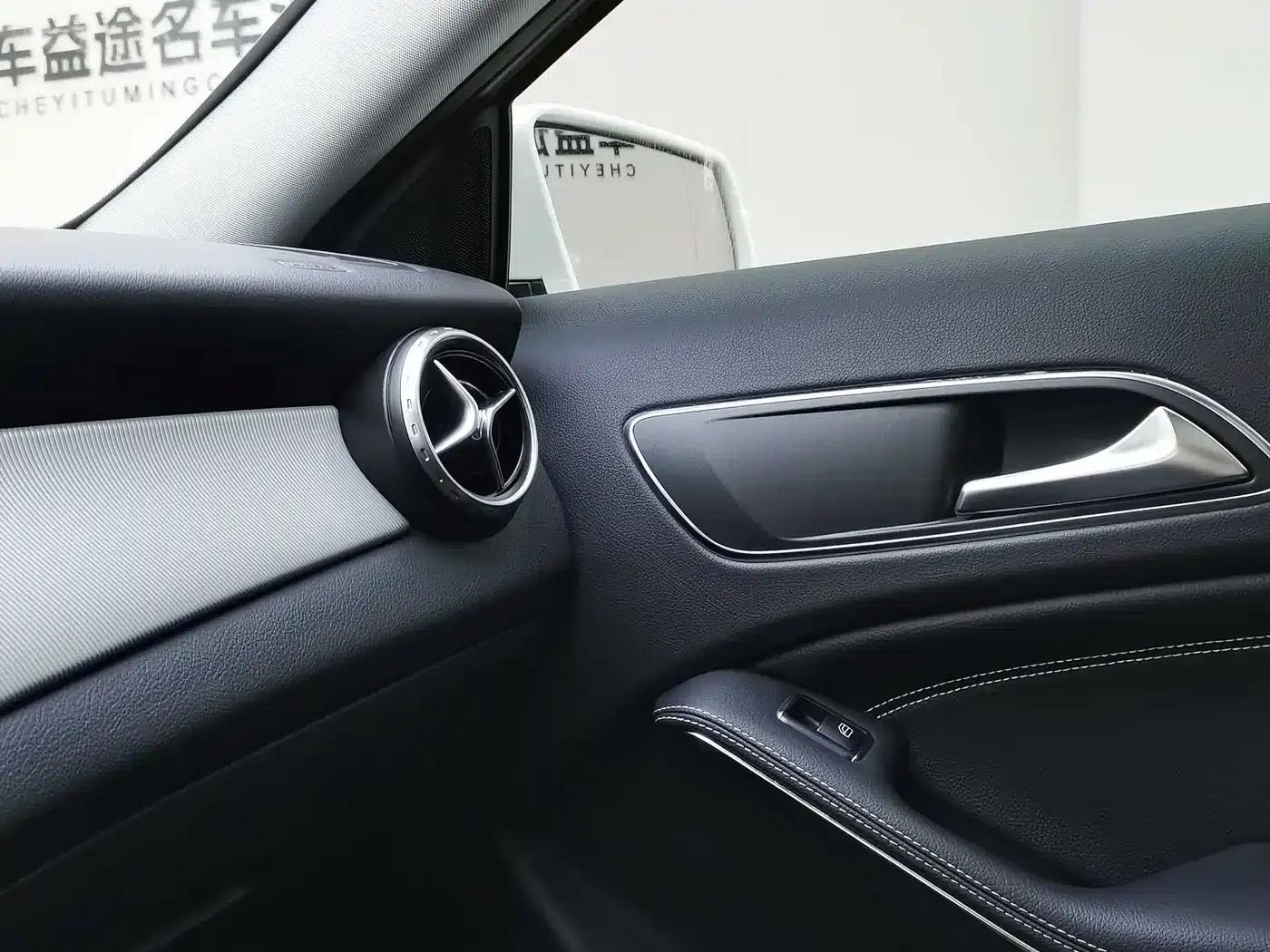 Mercedes-Benz GLA (Imported) 2015 GLA 200 — миниатюра 14