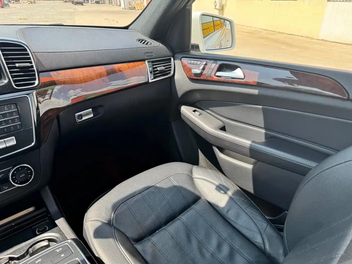 2017 Mercedes-Benz GLS 400 4MATIC Luxury — миниатюра 27