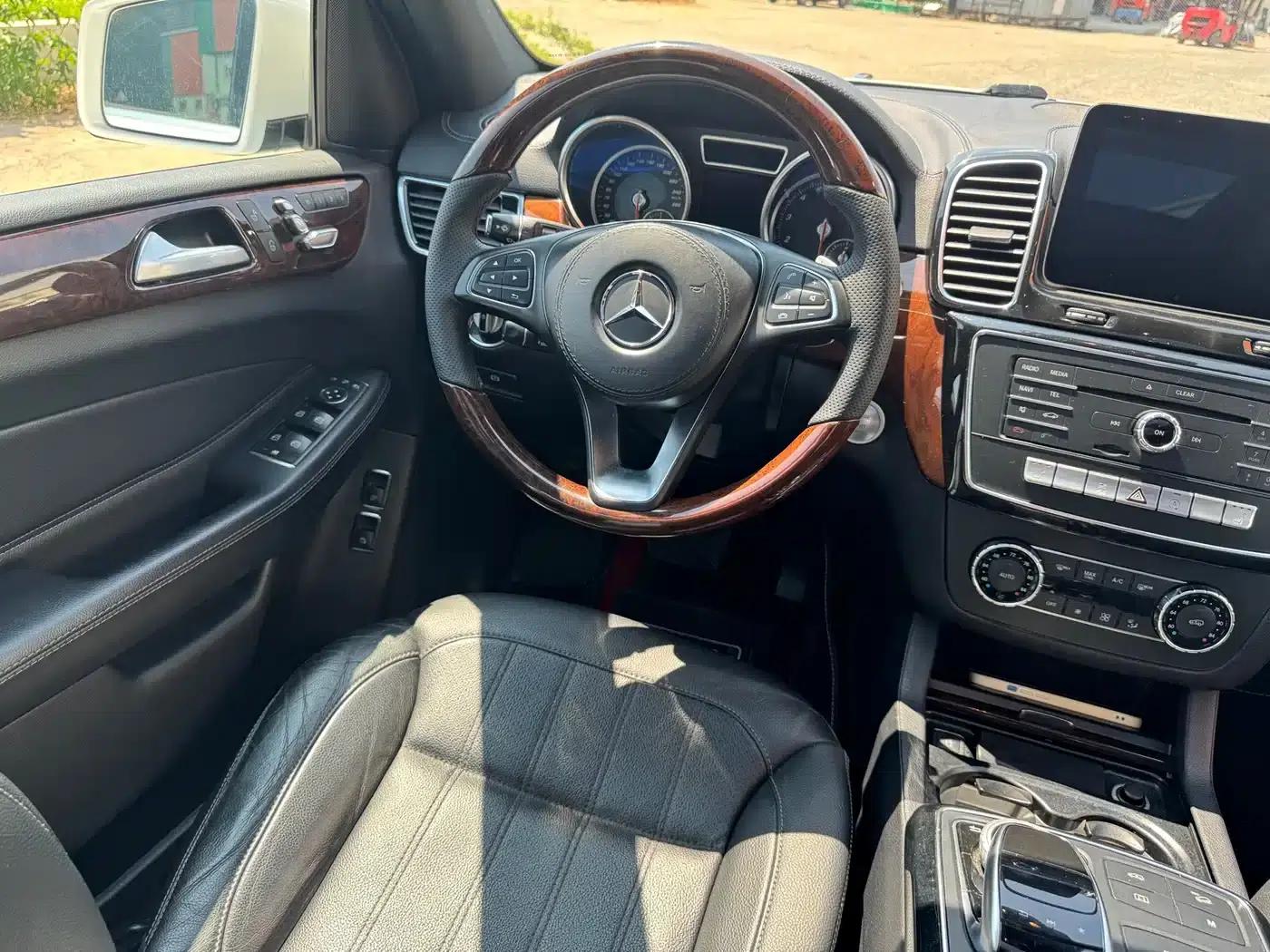 2017 Mercedes-Benz GLS 400 4MATIC Luxury — миниатюра 29
