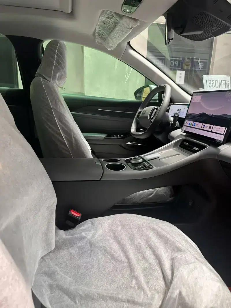 Galaxy L6 2025 1.5 EM-i DHT 140KM Explorer+ Edition — миниатюра 8