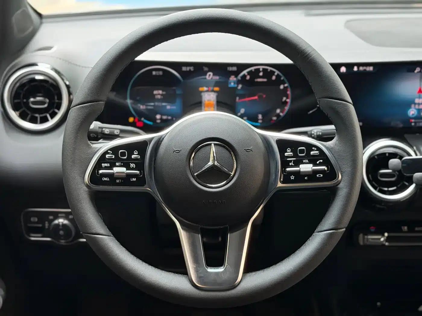 Mercedes-Benz GLB 2023 Fashion Edition — миниатюра 13