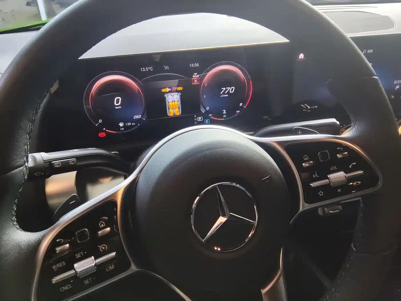 Mercedes-Benz GLB 2022 Fashion Edition — миниатюра 11