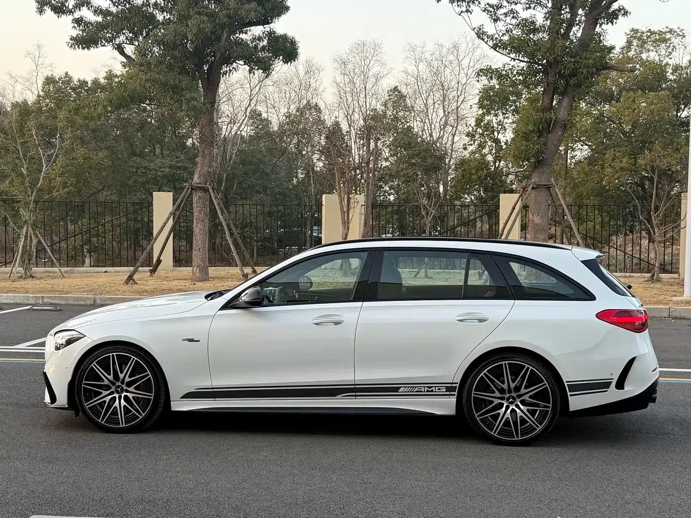 2024 Mercedes-Benz C-Class AMG C 43 4MATIC Estate Special Edition — миниатюра 3