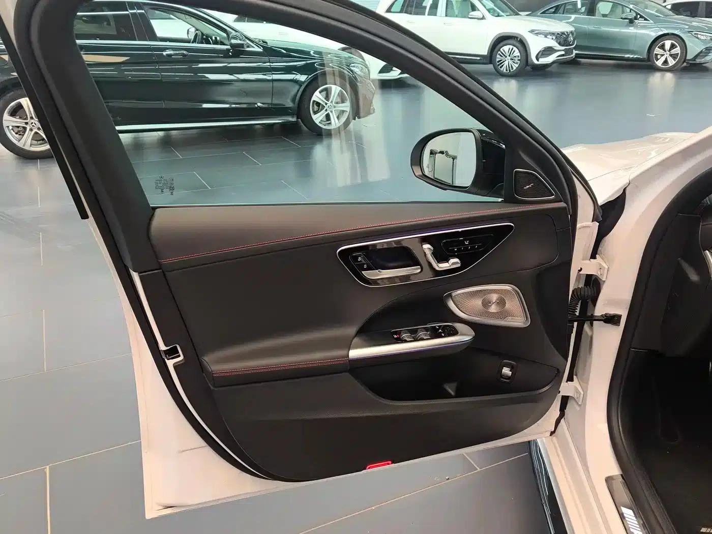 2024 Mercedes-Benz C-Class AMG C 43 4MATIC Estate Special Edition — миниатюра 8