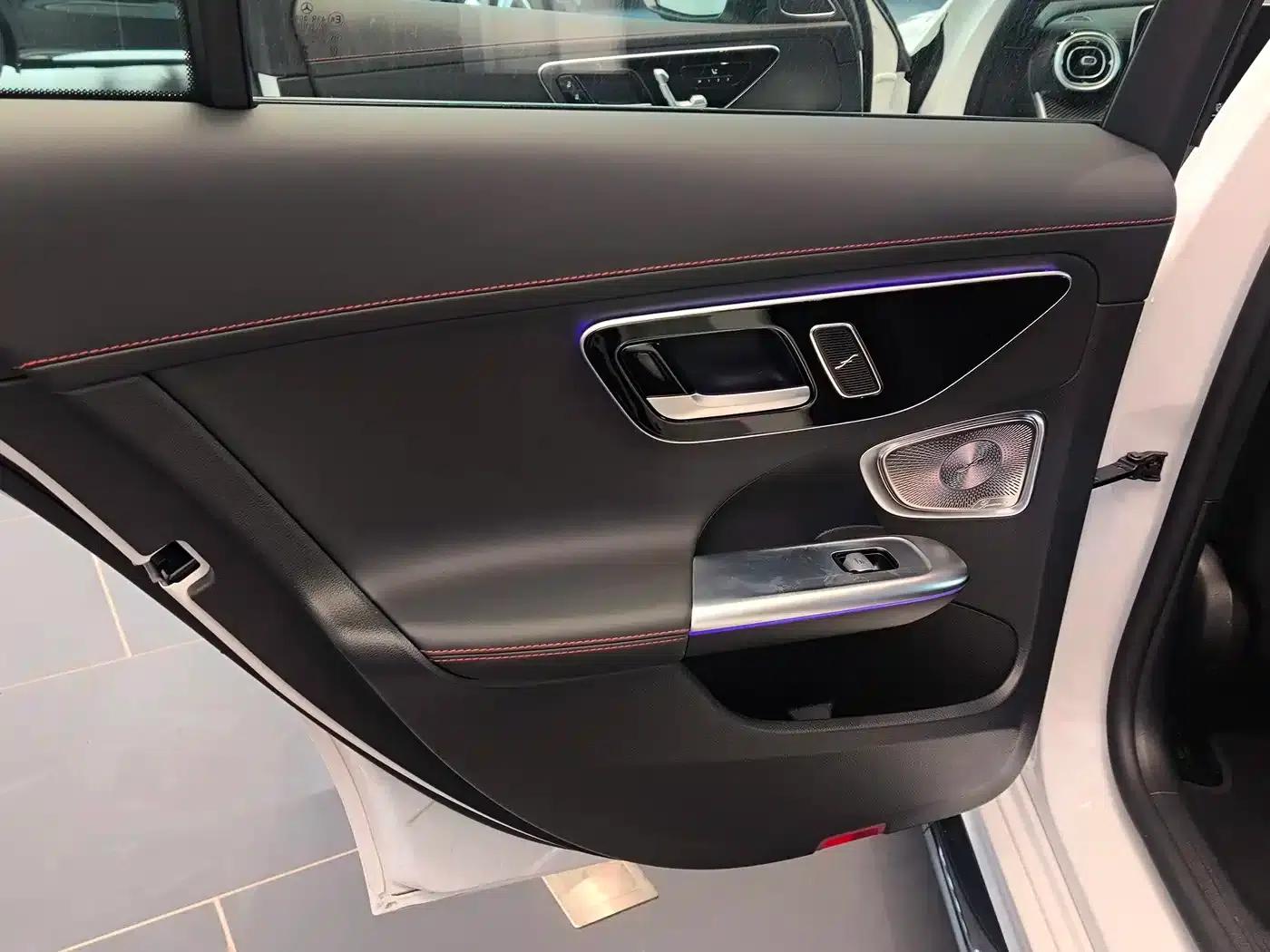 2024 Mercedes-Benz C-Class AMG C 43 4MATIC Estate Special Edition — миниатюра 10