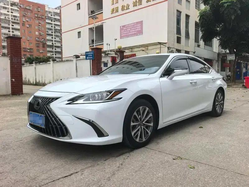 Lexus ES 2022 300h Premium Edition — миниатюра 1