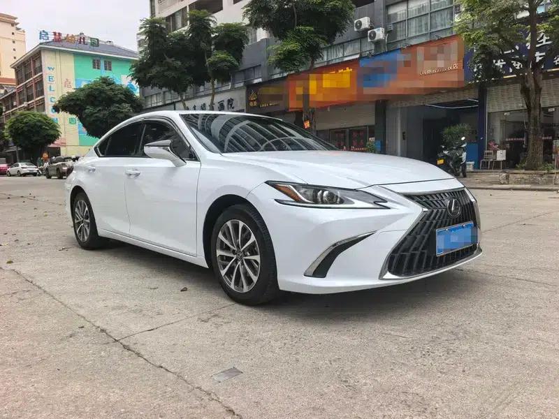 Lexus ES 2022 300h Premium Edition — миниатюра 3