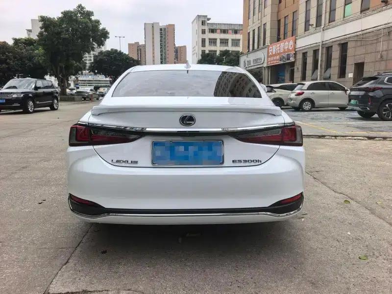 Lexus ES 2022 300h Premium Edition — миниатюра 5