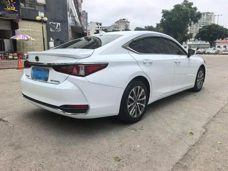 Lexus ES 2022 300h Premium Edition — миниатюра 6