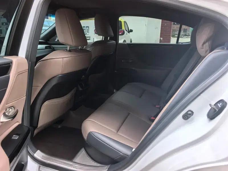 Lexus ES 2022 300h Premium Edition — миниатюра 9