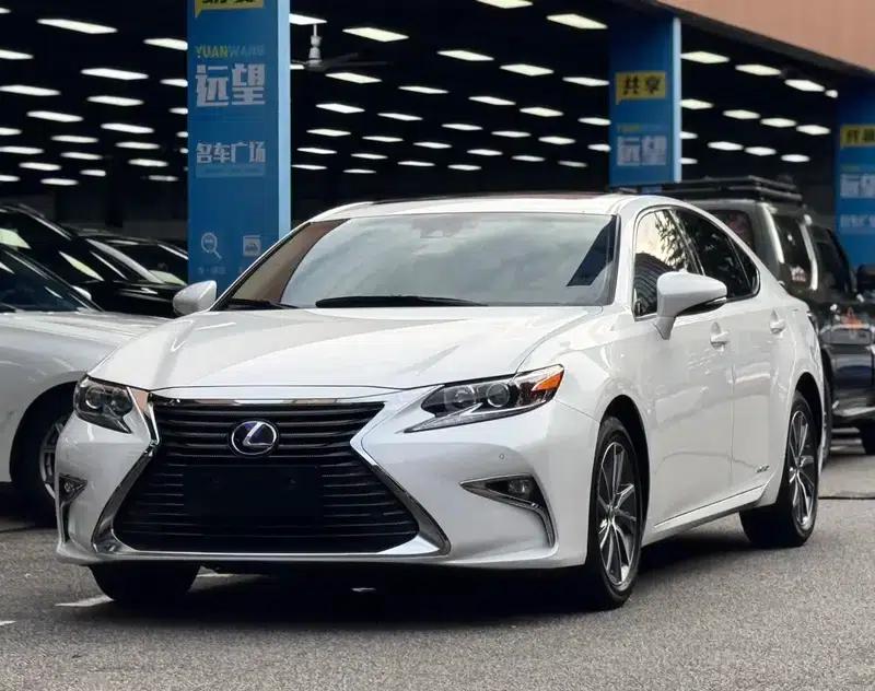 Lexus ES 2015 300h Comfort Edition — миниатюра 1