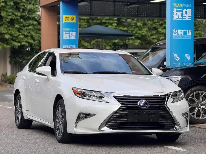 Lexus ES 2015 300h Comfort Edition — миниатюра 3