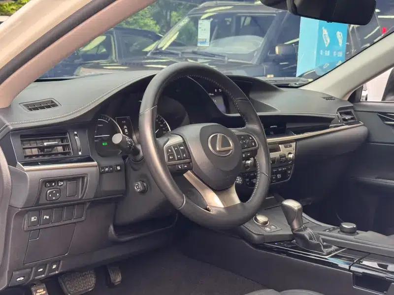 Lexus ES 2015 300h Comfort Edition — миниатюра 22